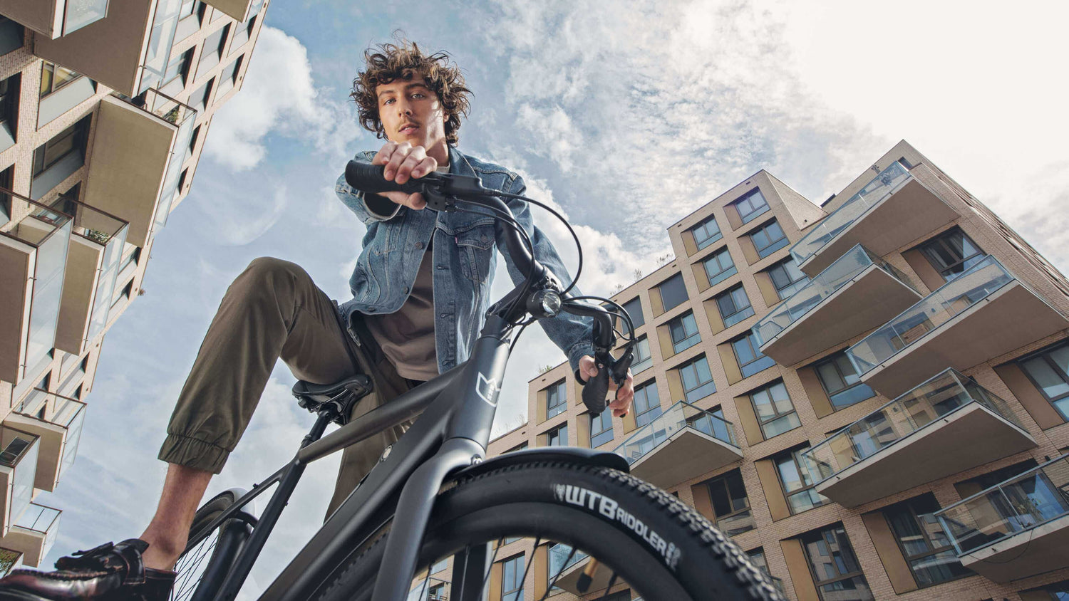 Man on Amsterdam range ebike in city Man on Amsterdam range ebike in city