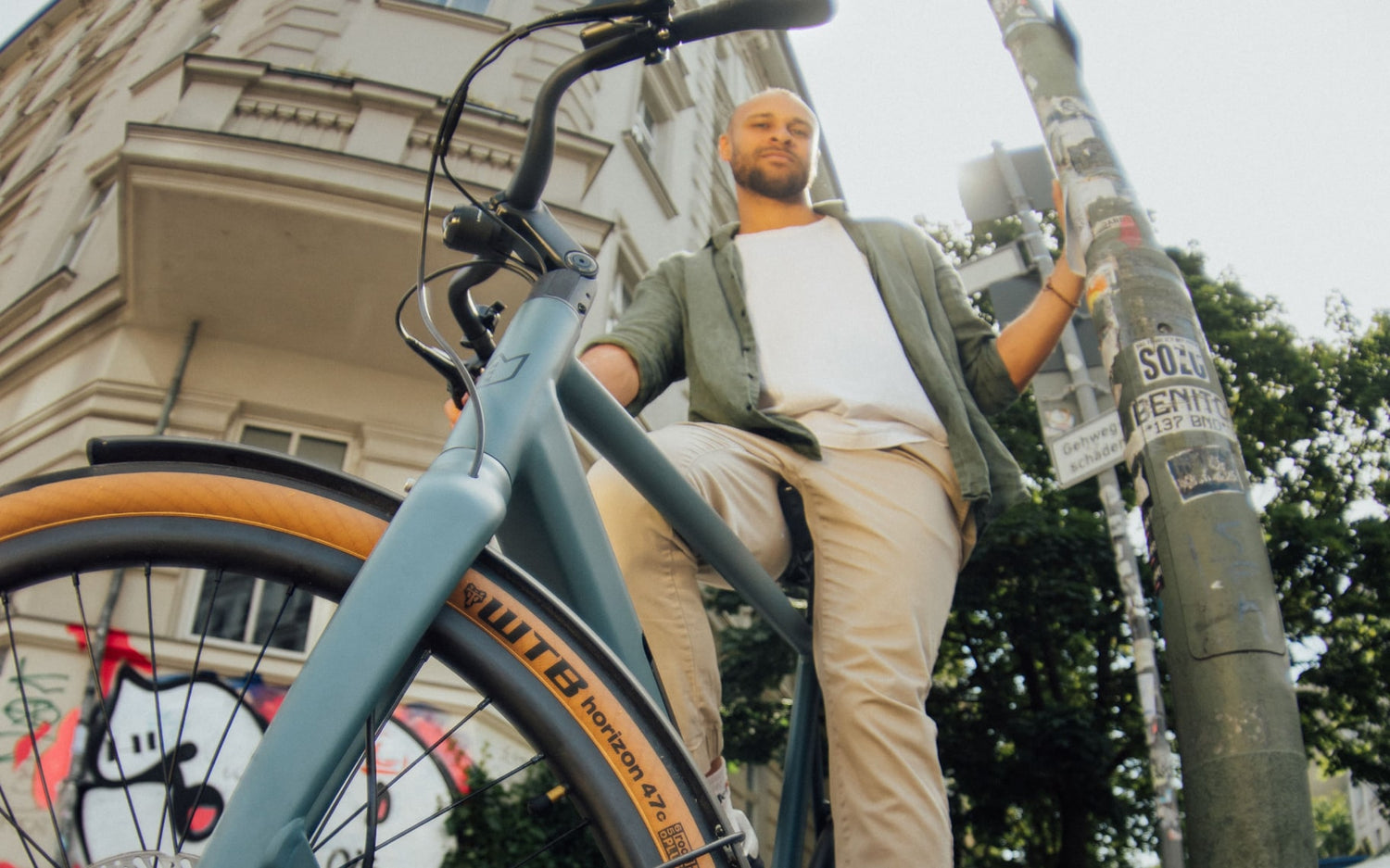 Guy on his amsterdam plus ebike concrete blue Guy on his amsterdam plus ebike concrete blue