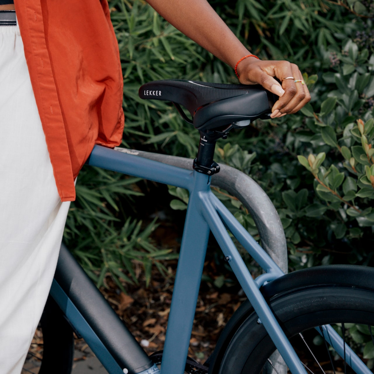 Woman with blue Amsterdam ebike