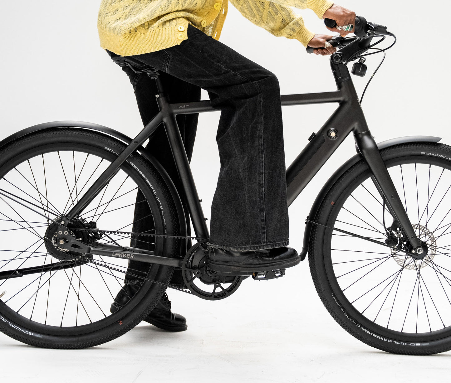 Amsterdam GTS Black front_Schwarz_Zwart_lifestyle_2