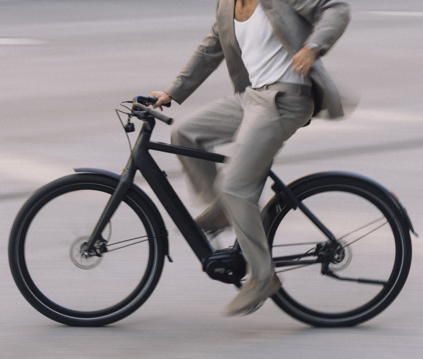 Amsterdam Urban_LEKKER Bikes_Black_Zwart_Schwarz_Lifestyle_1