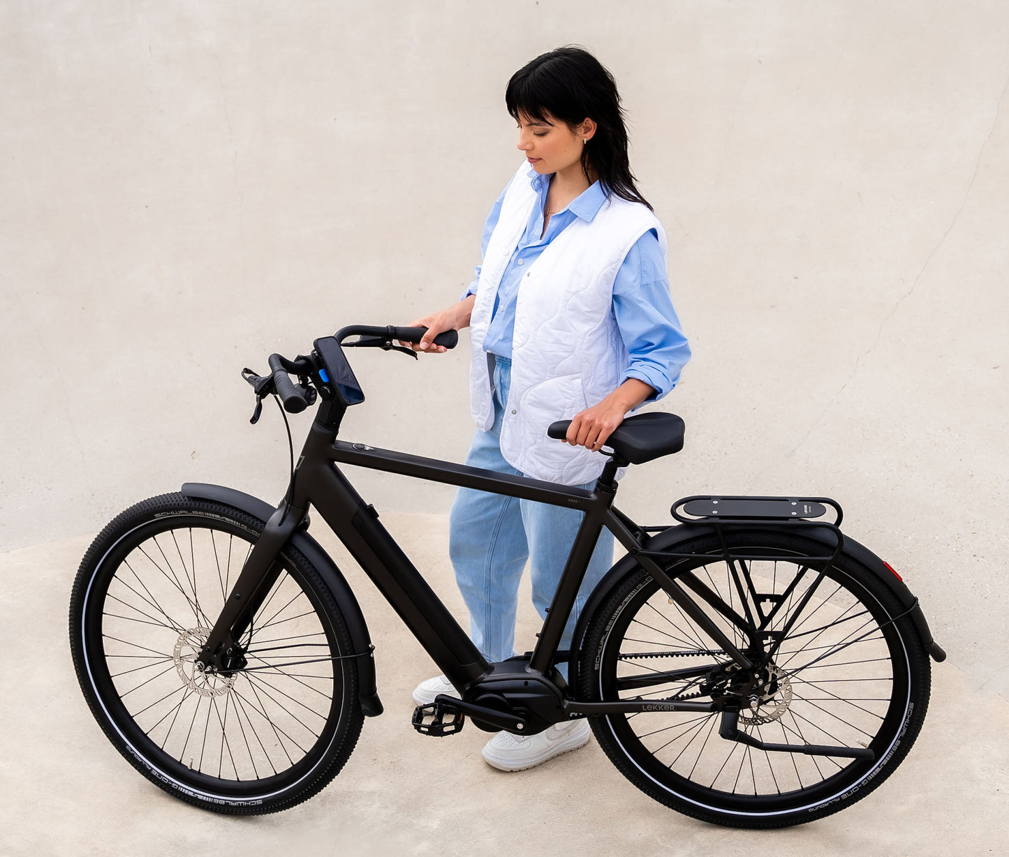 Amsterdam Urban_LEKKER Bikes_Black_Zwart_Schwarz_Lifestyle_4