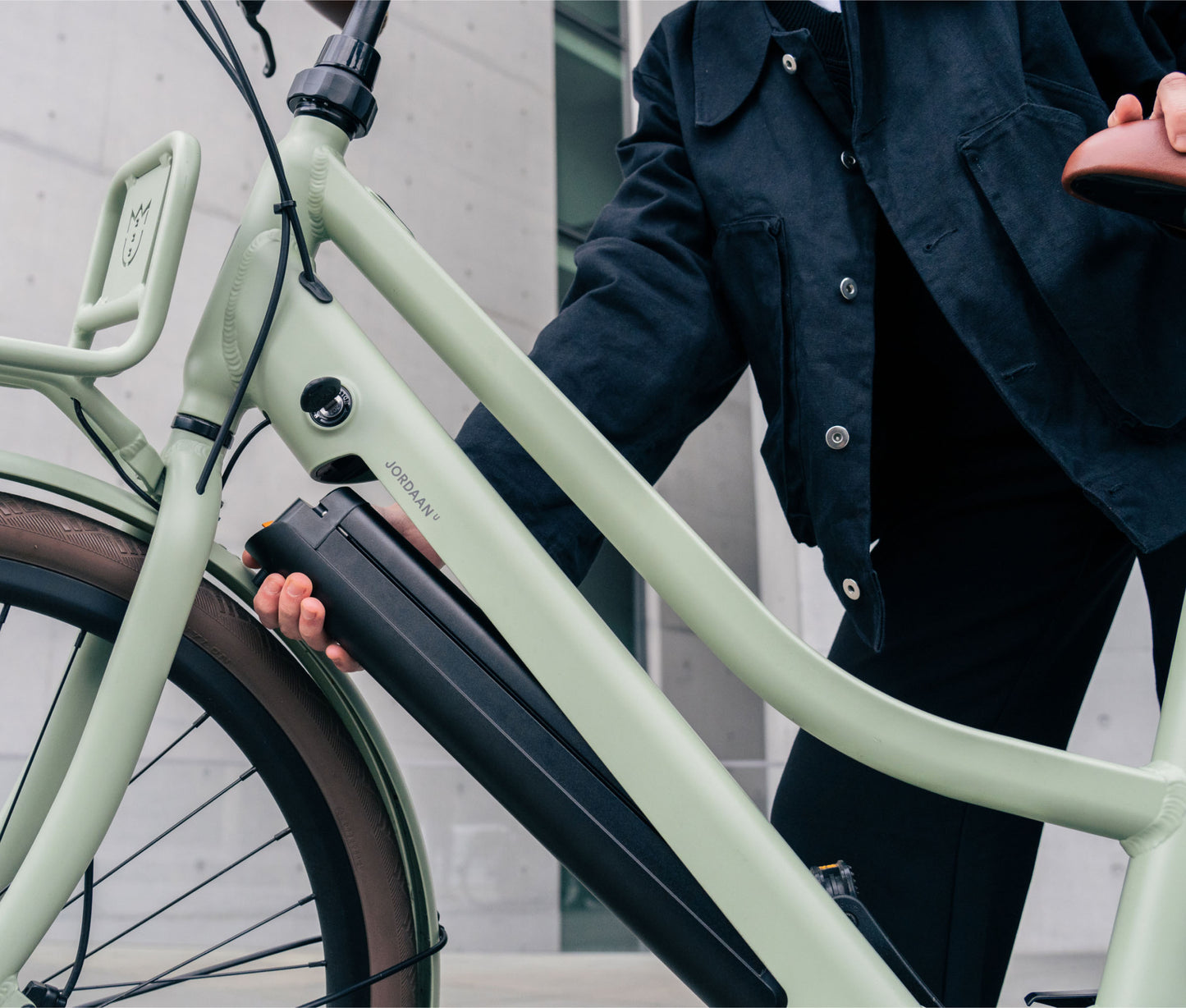 Jordaan GTS_Olive Green_back_Olivgrün_Olijfgroen_lifestyle_2