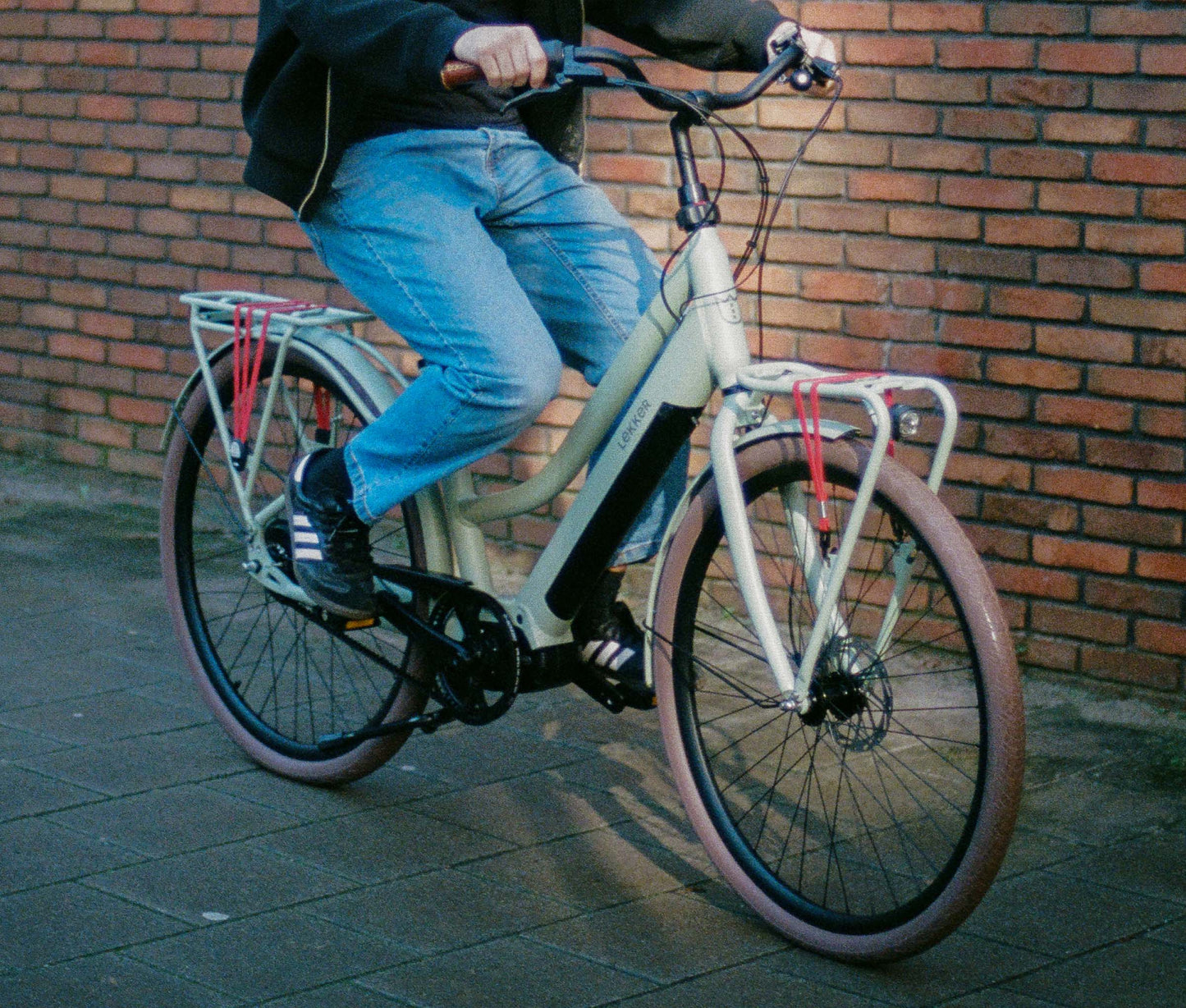 Jordaan GTS_Olive Green_back_Olivgrün_Olijfgroen_lifestyle_8