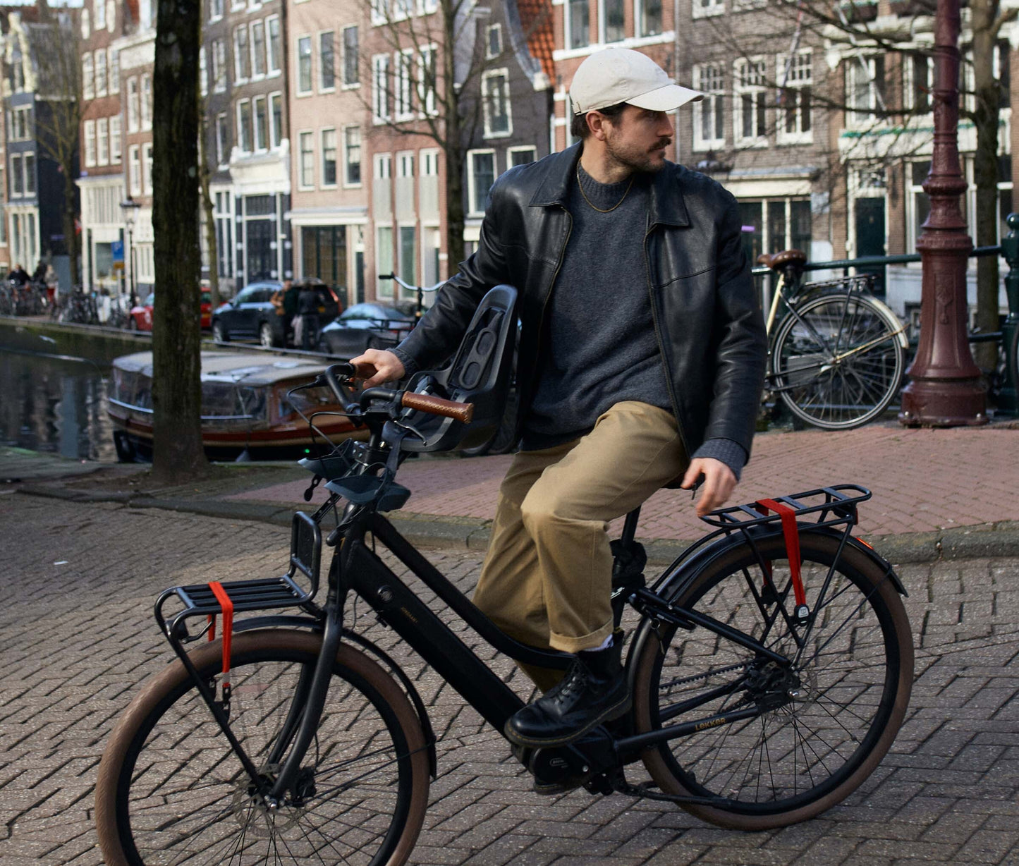 Jordaan Urban back Black_Front_Zwart_Schwarz_lifestyle_3