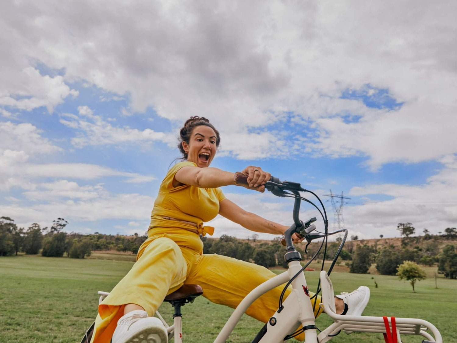 Happy girl with Jordaan GT ebike